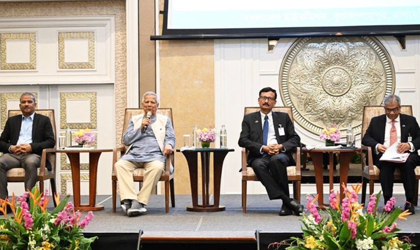 আমরা এখন নির্বাচিত প্রতিনিধিদের কাছে ক্ষমতা হস্তান্তরে প্রস্তুত: প্রধান উপদেষ্টা